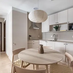 apartamentos-libere-malaga-la-merced.hotelsinnerja.org/